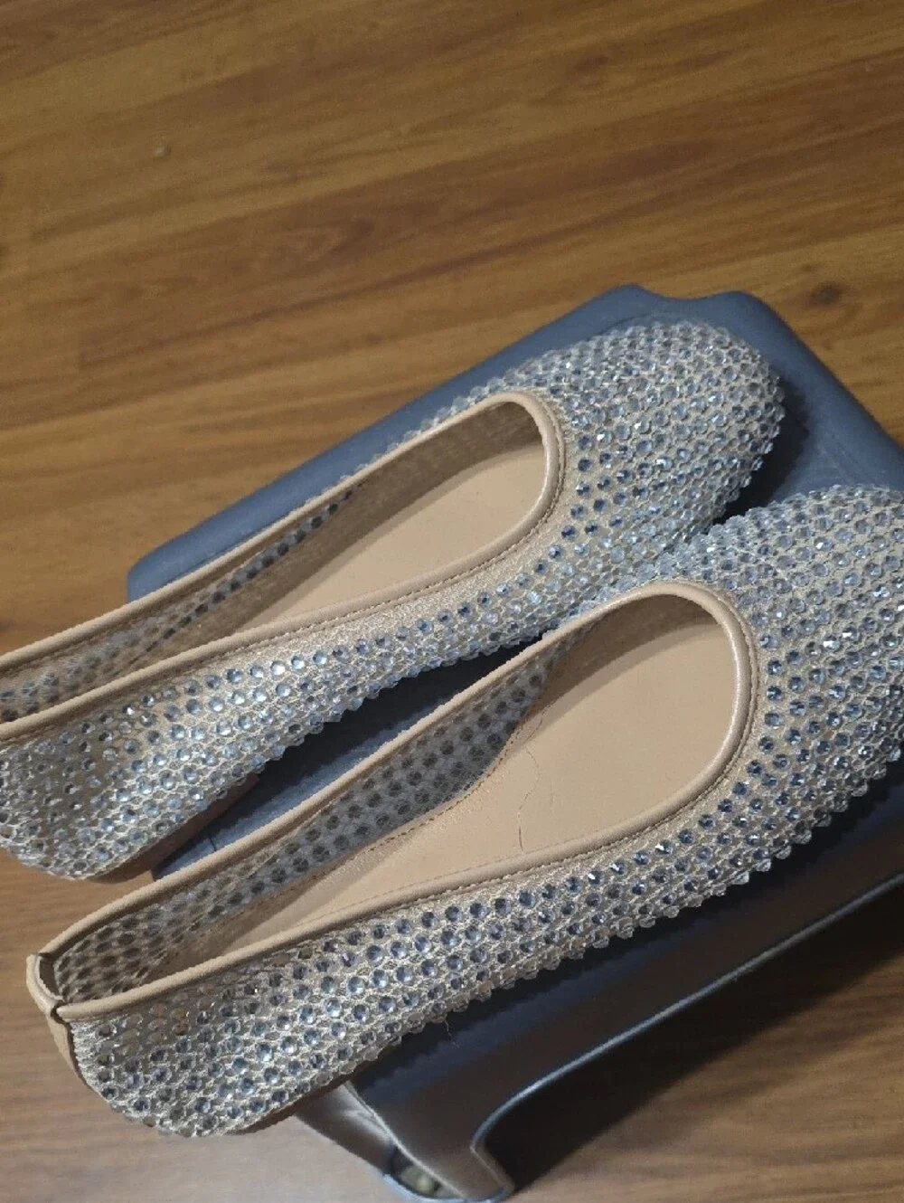 Women's Champagne Crystal-Embellished Ballet Flats - Picture 3 of 5